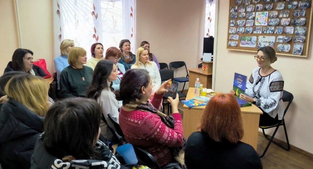 Ірина Мацко в бібліотеці-філії №10 представила свою нову книгу