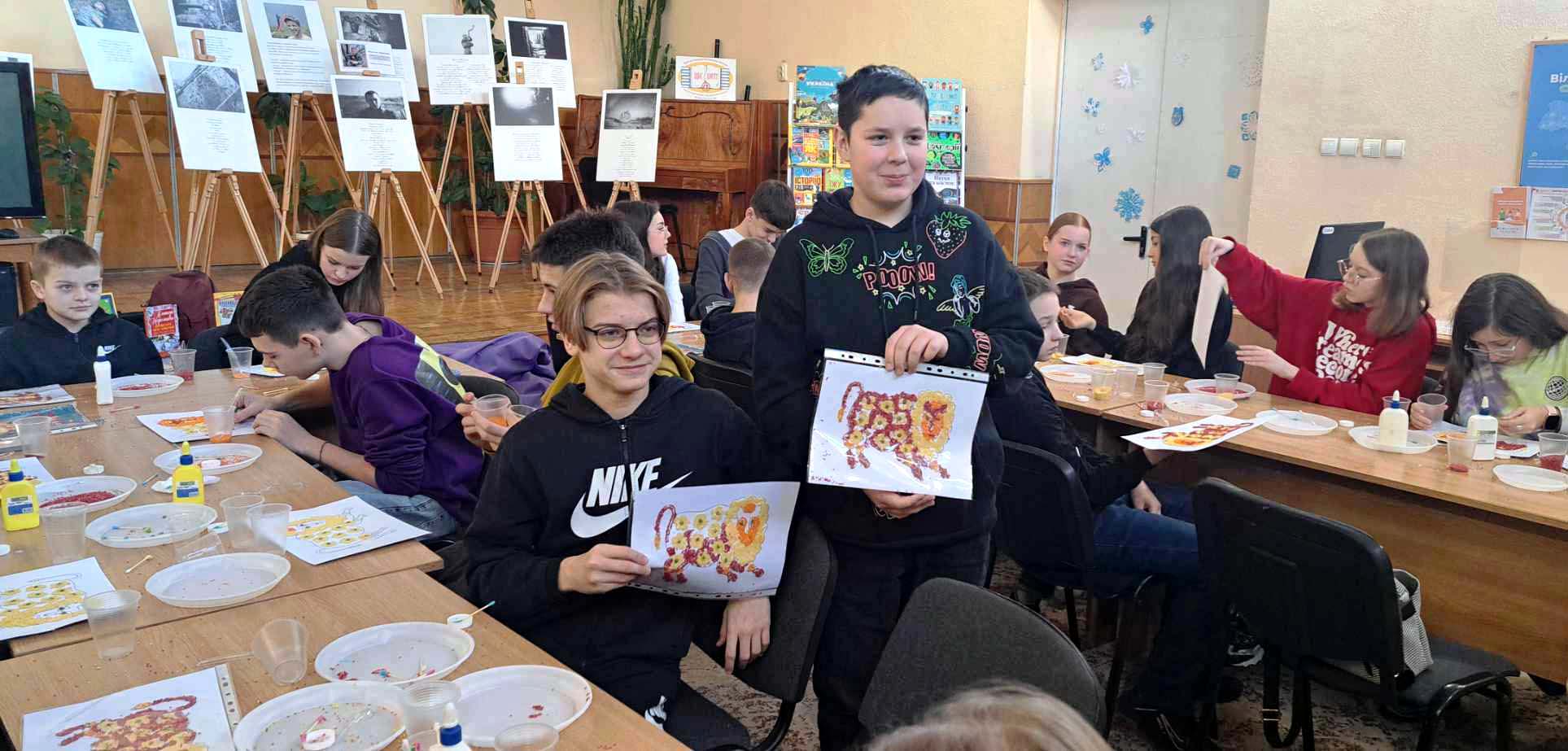  Зі світом творчості знайомить бібліотека