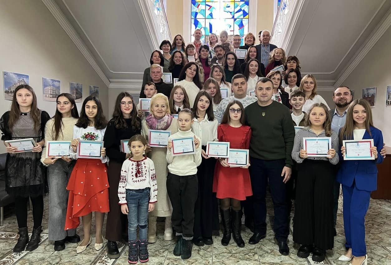 Олександр Симчишин вручив свідоцтва про стипендії талановитим дітям та кращим митцям і викладачам мистецьких закладів громади