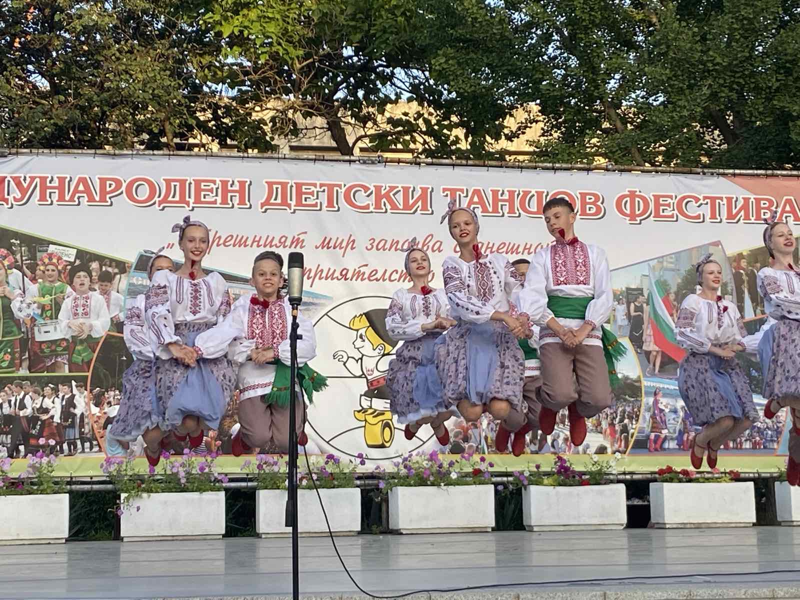 Ансамбль народного танцю «Калина» представив Хмельницький на міжнародному фестивалі