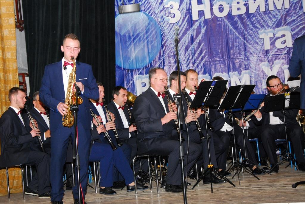 «Свято наближається» концерт Хмельницького муніципального естрадно-духового оркестру