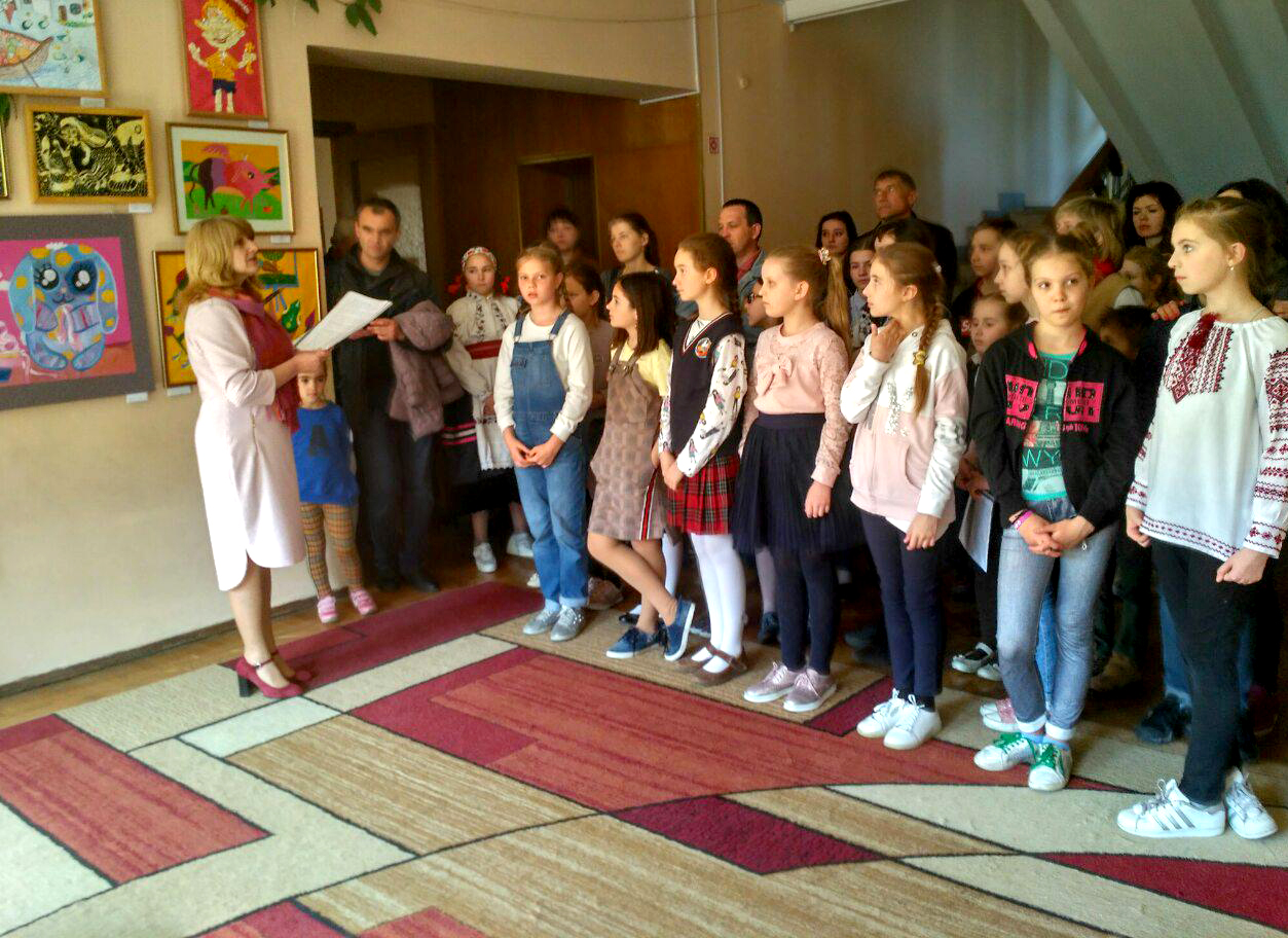 Виставка художніх робіт «Сонячні зайчики»