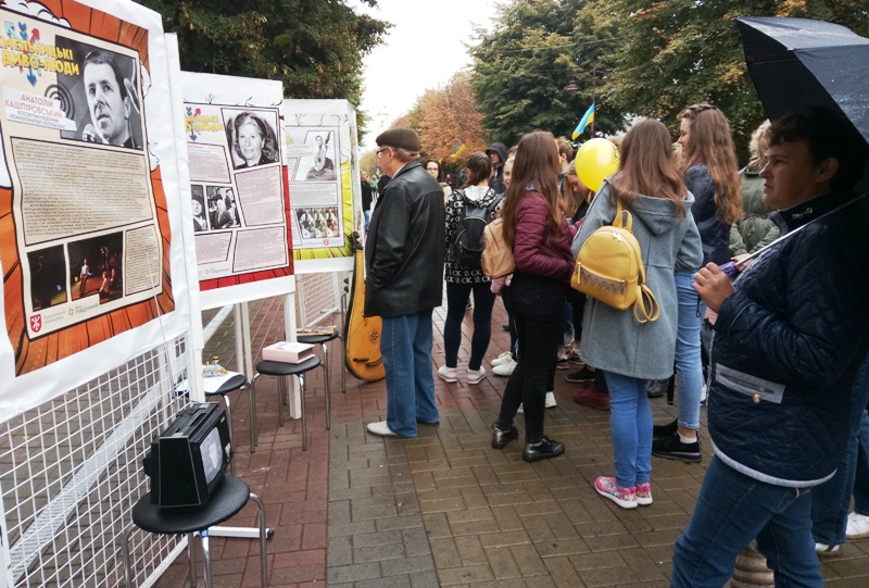 У День міста музейники знайомили хмельничан з диво-людьми родом з Проскурова