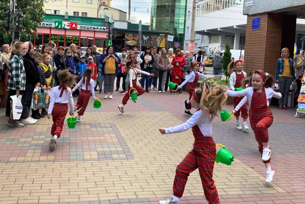 У Хмельницькій міській територіальній громаді розпочалося «Бібліотечне літо – 2021»