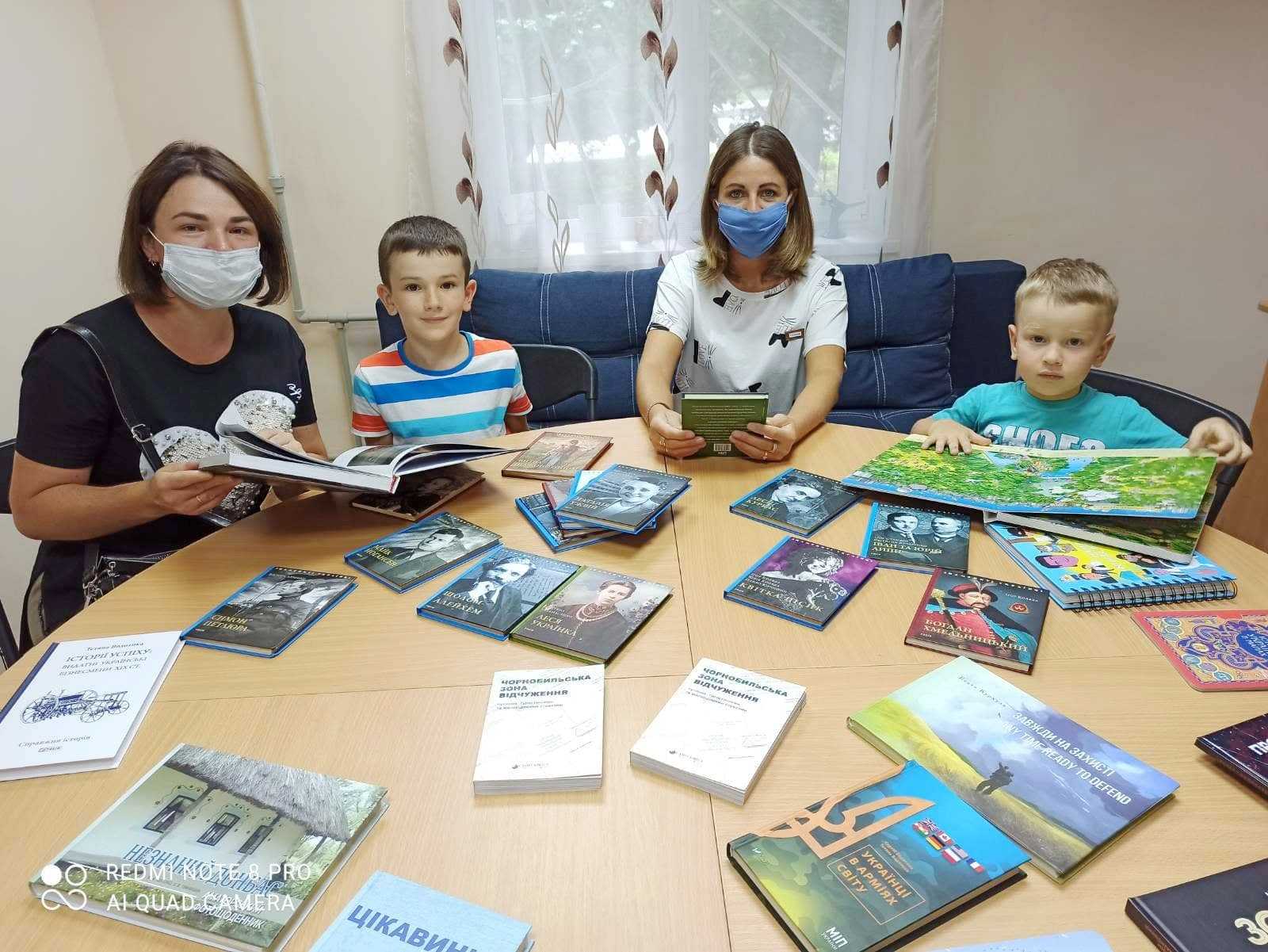 Бібліотекам та школам громади подарують понад шість тисяч примірників нових книг