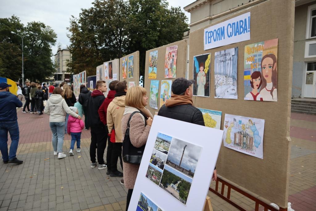 У Хмельницькому відбулась акція на підтримку мешканців тимчасово окупованих територій